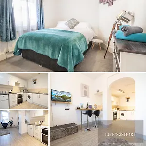 https://beautiful-central-exeter-apartment-w-parking.cardiffhotelswales.com